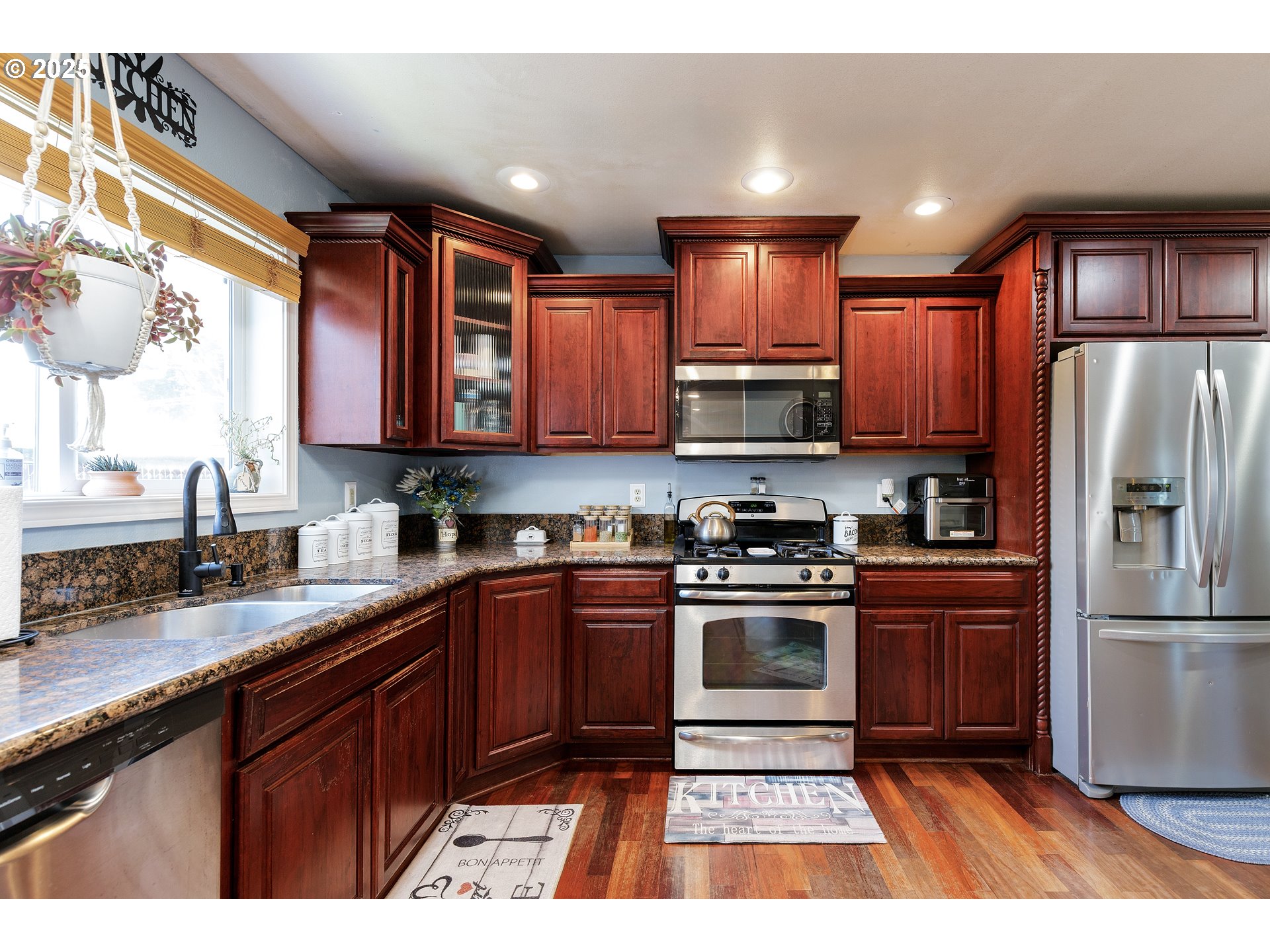 9907 Southeast Amherst Street Clackamas, OR 97015 - Photo 13 of 40 Kitchen