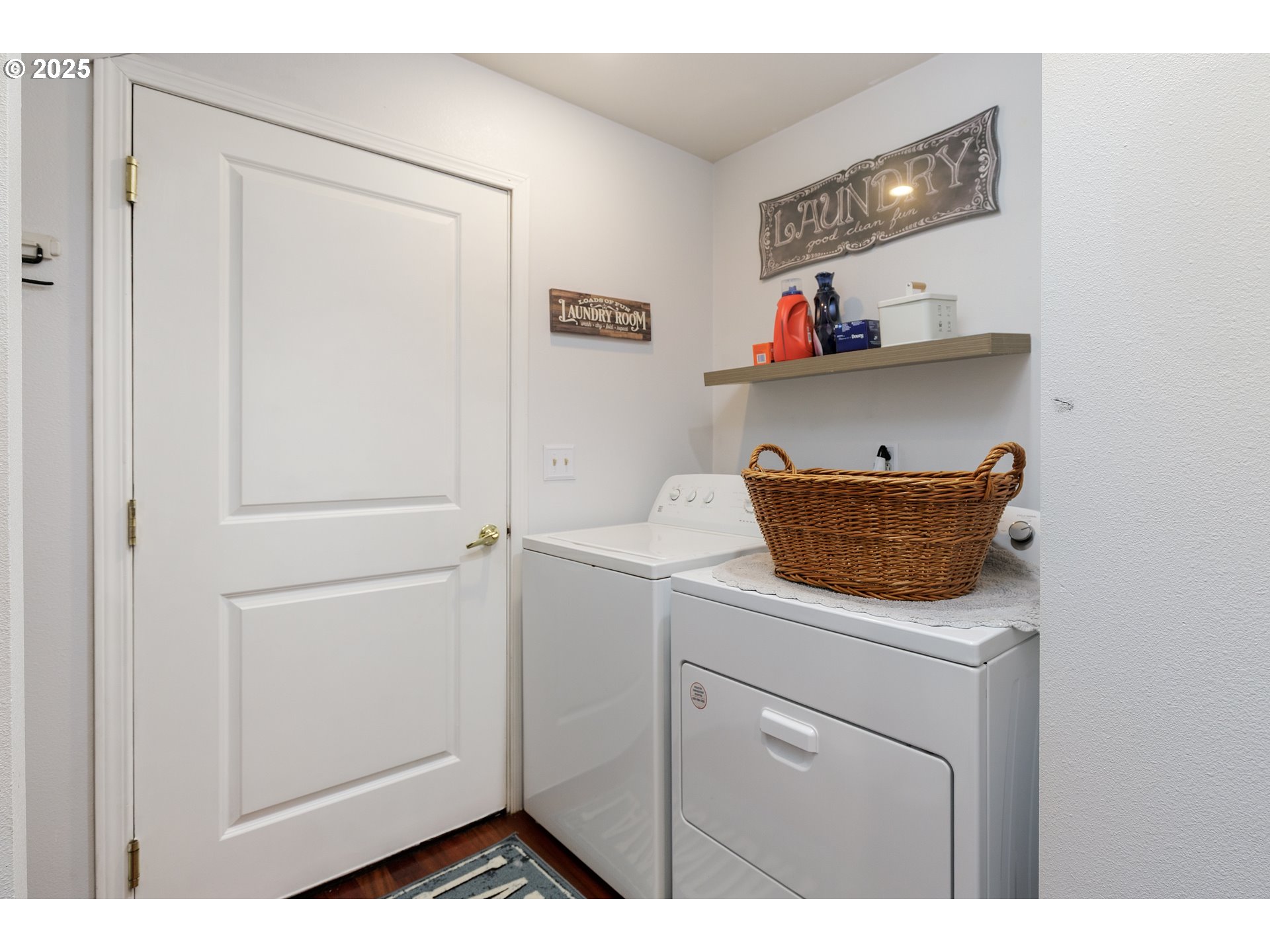 9907 Southeast Amherst Street Clackamas, OR 97015 - Photo 16 of 40 Laundry