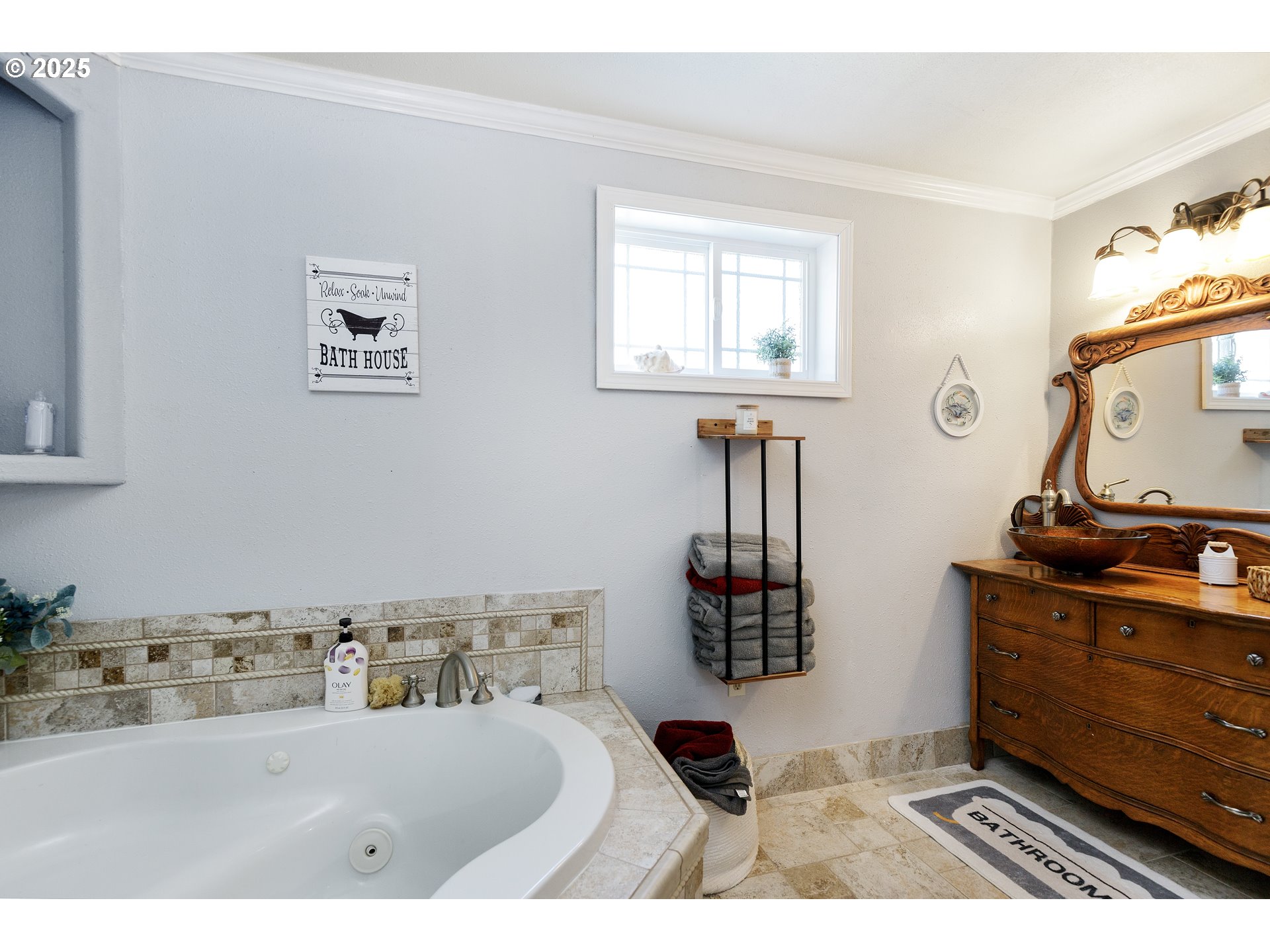 9907 Southeast Amherst Street Clackamas, OR 97015 - Photo 21 of 40 Bathroom