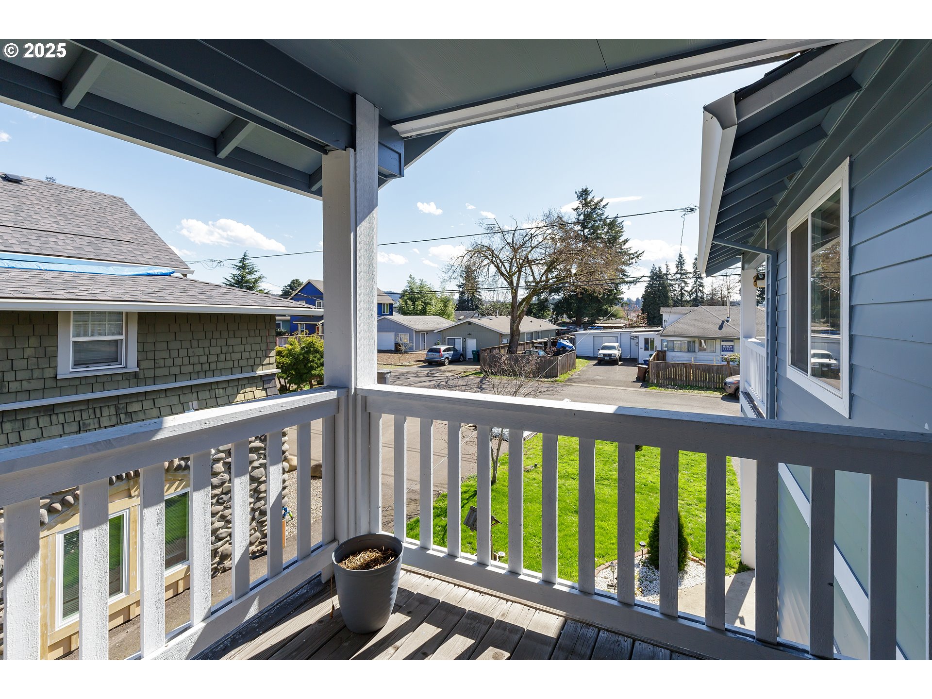 9907 Southeast Amherst Street Clackamas, OR 97015 - Photo 27 of 40 Balcony