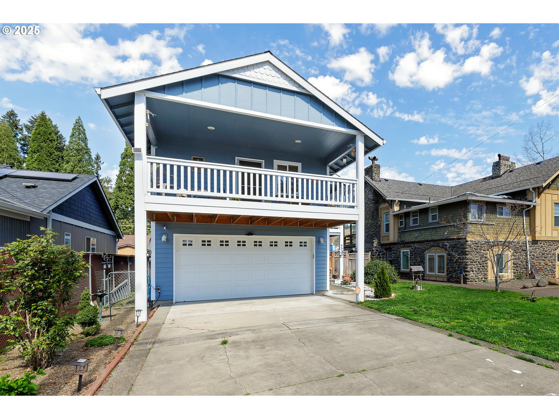 9907 Southeast Amherst Street Clackamas, OR 97015 - Photo 3 of 40