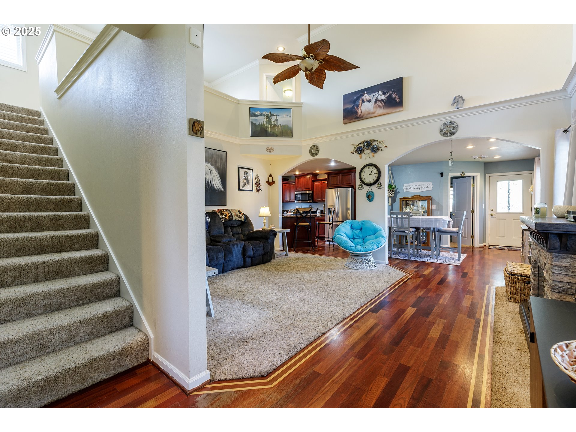 9907 Southeast Amherst Street Clackamas, OR 97015 - Photo 4 of 40 Entrance/Foyer