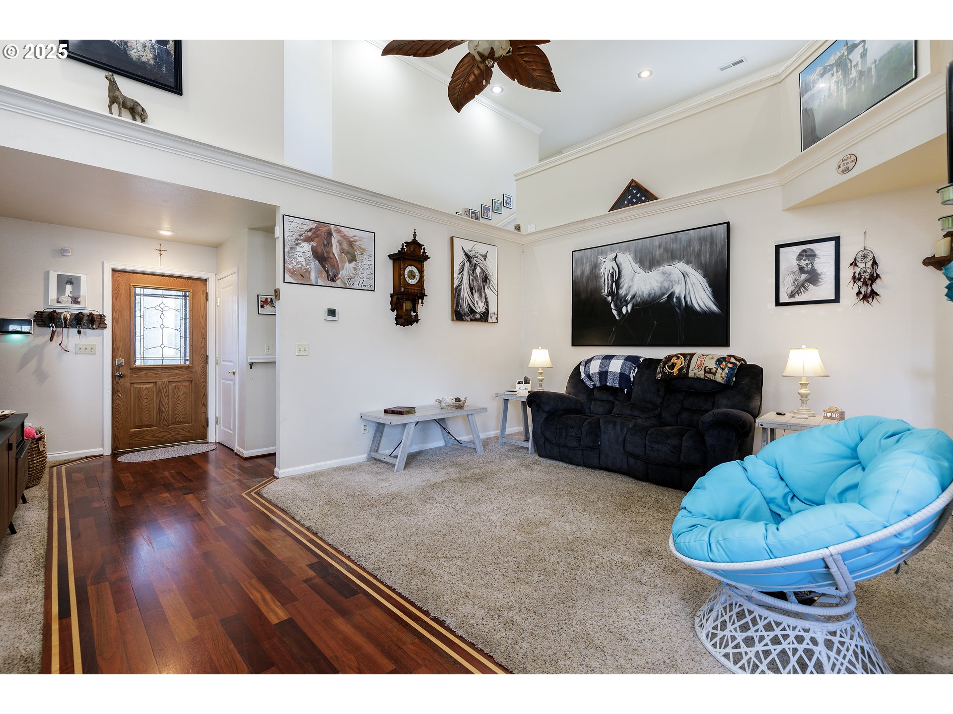 9907 Southeast Amherst Street Clackamas, OR 97015 - Photo 6 of 40 Living Room