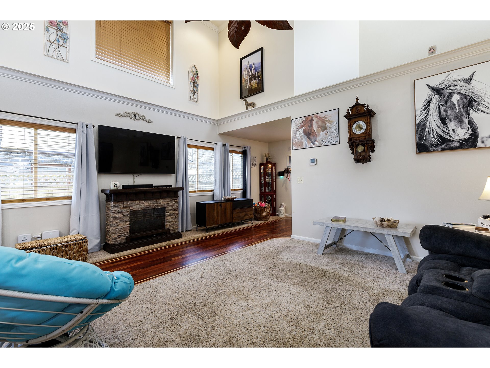 9907 Southeast Amherst Street Clackamas, OR 97015 - Photo 7 of 40 Living Room