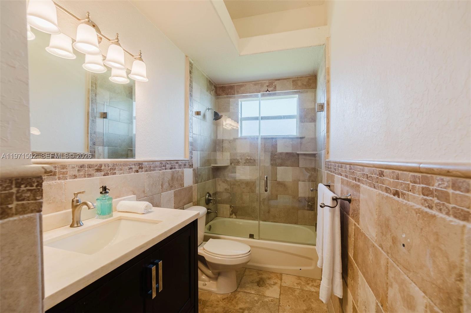 23525 Southwest 217th Avenue Homestead, FL 33031 - Photo 17 of 39 2nd en suite