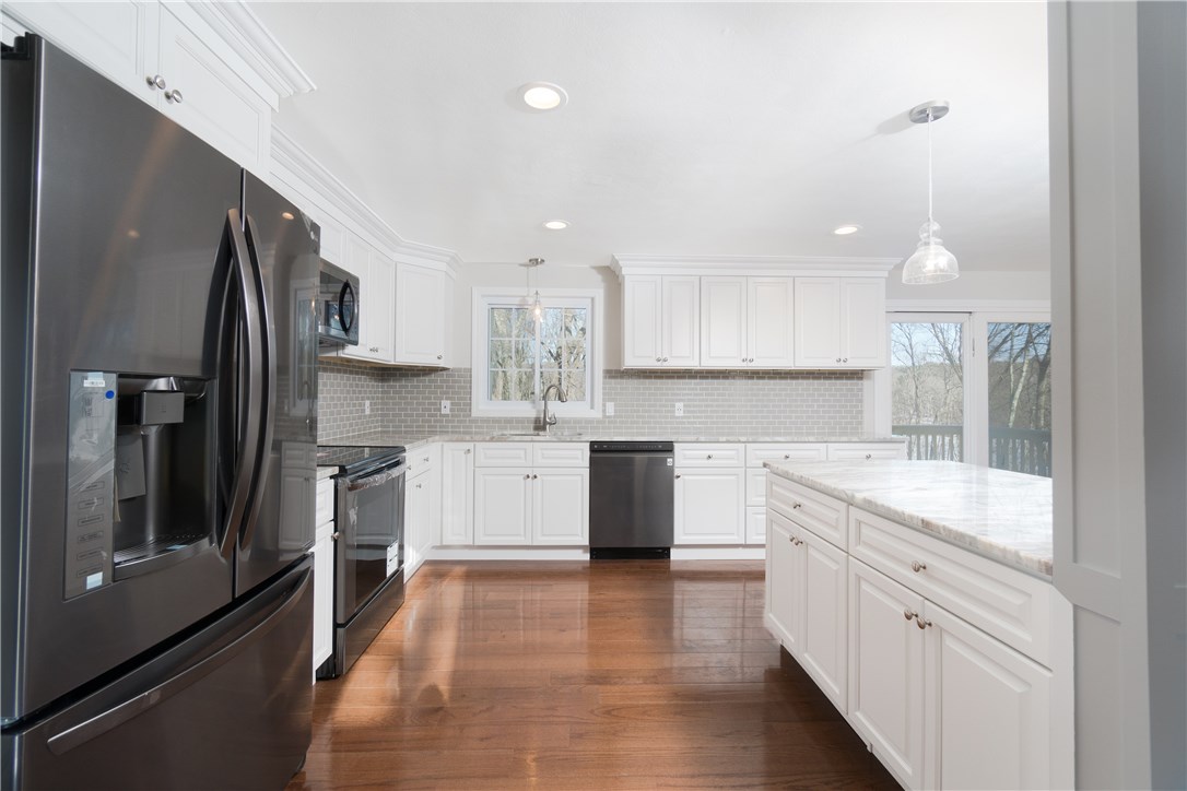 39 Cook Road Cumberland, RI 02864 - Photo 5 of 27