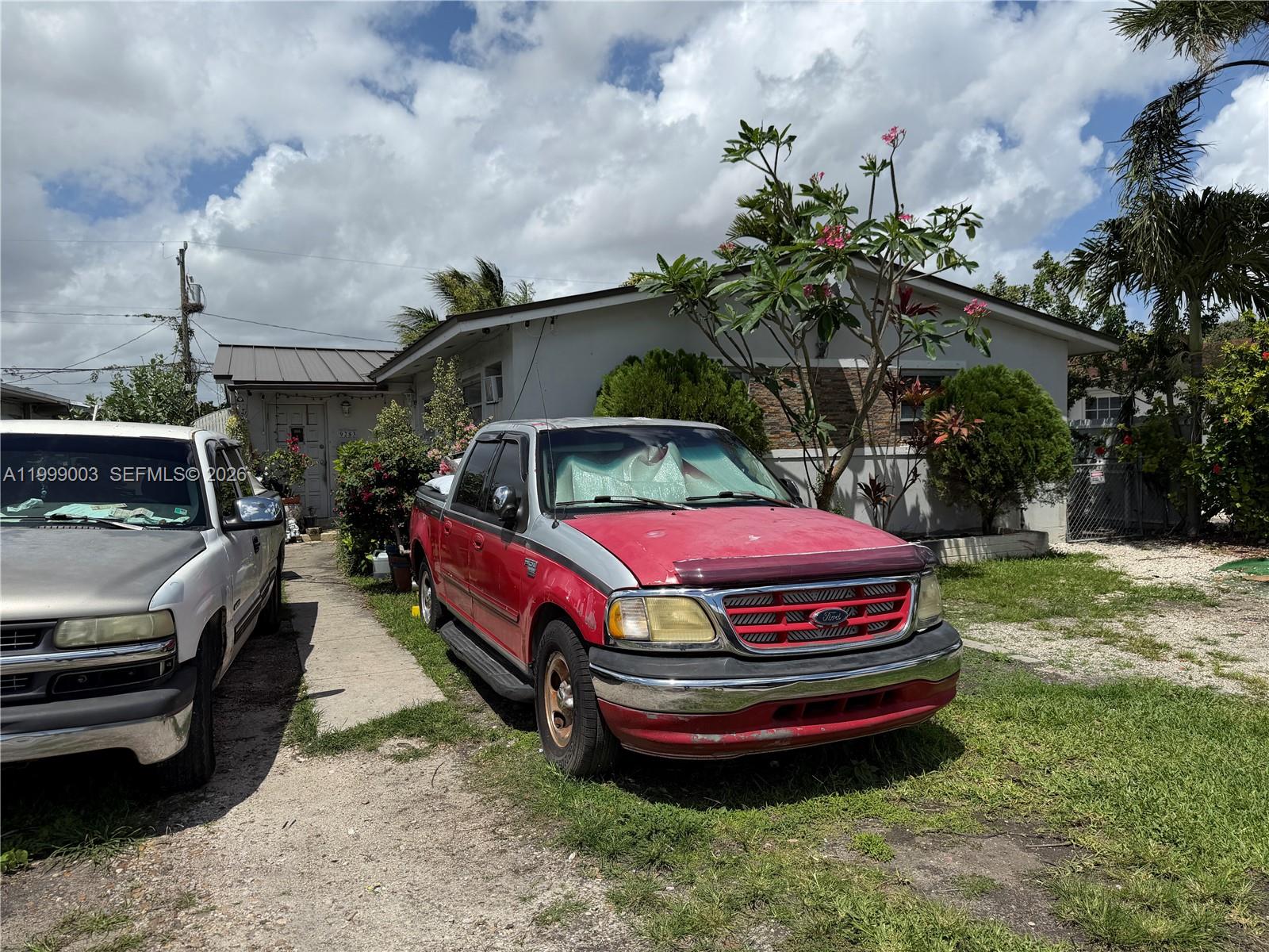 9283 Southwest 39th Street Miami, FL 33165 - Photo 2 of 6