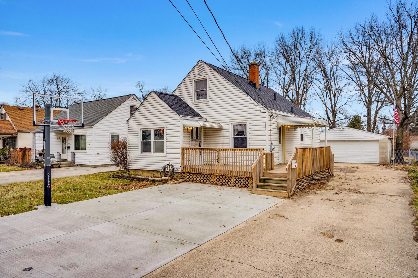 2208 Lehner Road Columbus, OH 43224 - Photo 2 of 21