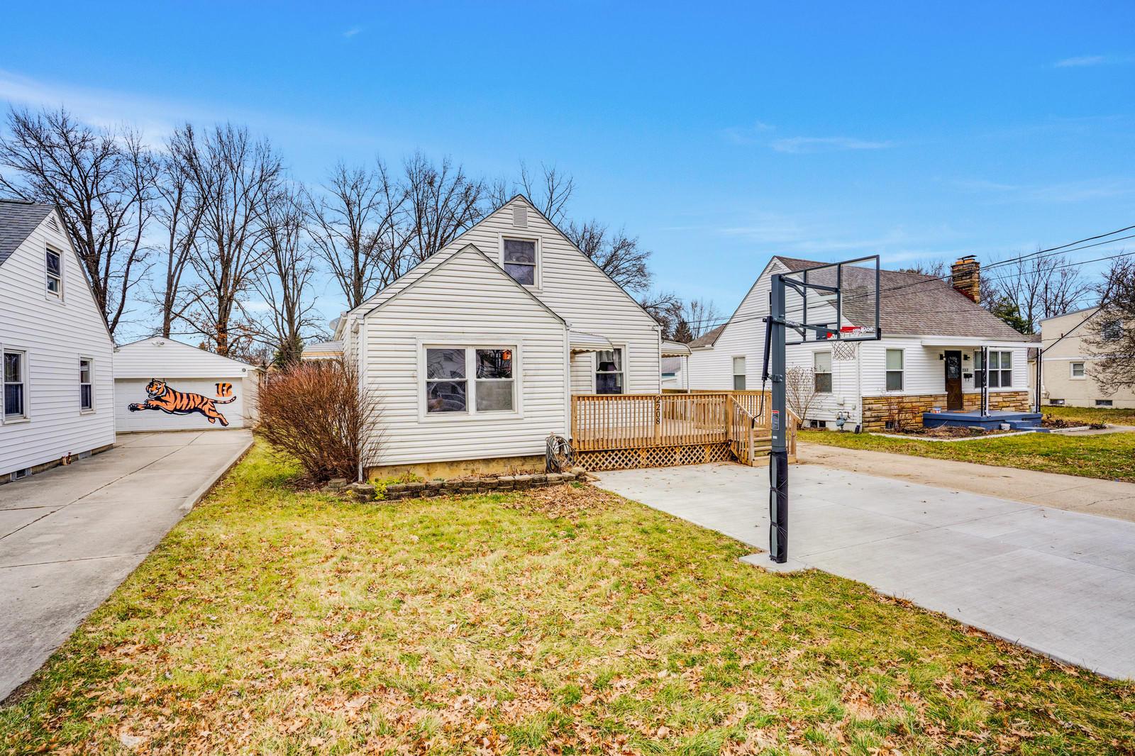 2208 Lehner Road Columbus, OH 43224 - Photo 3 of 21