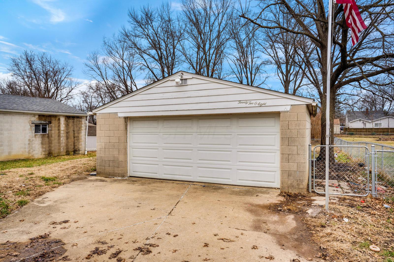 2208 Lehner Road Columbus, OH 43224 - Photo 4 of 21