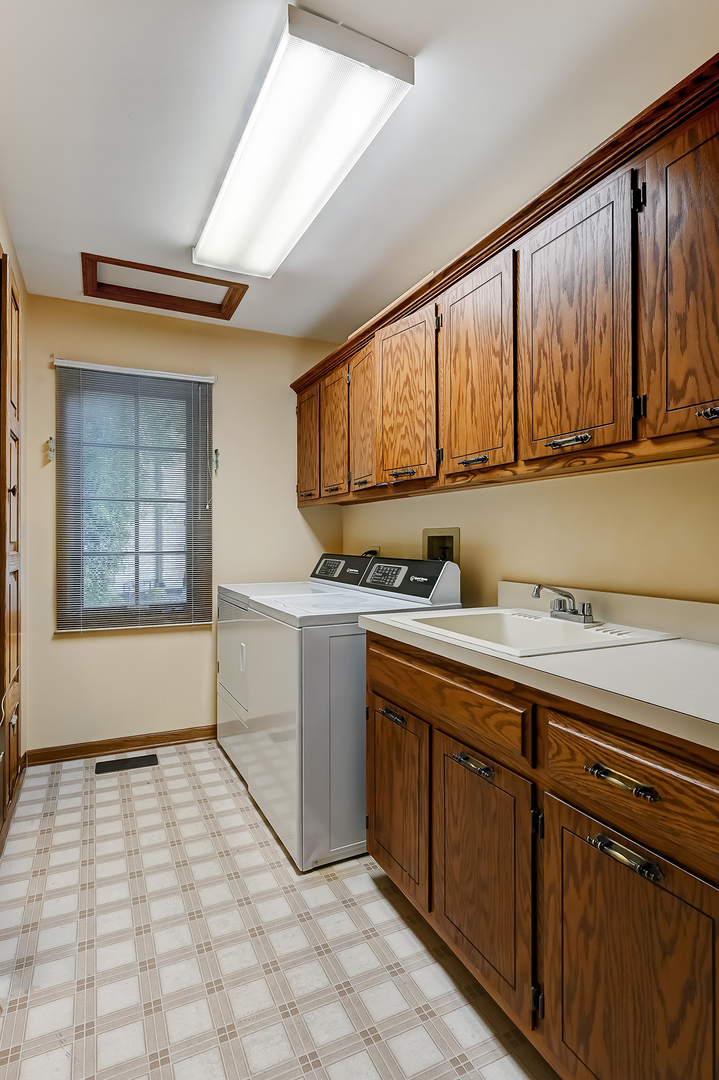 8701 Lake Ridge Drive Darien, IL 60561 - Photo 24 of 35