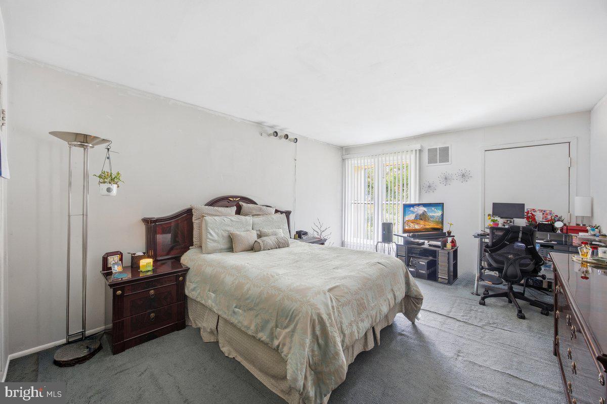 208 Timber Creek Road Lindenwold, NJ 08021 - Photo 7 of 12 a bedroom with a bed and a dresser
