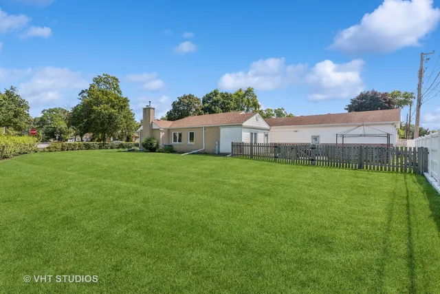 a view of a house with a big yard