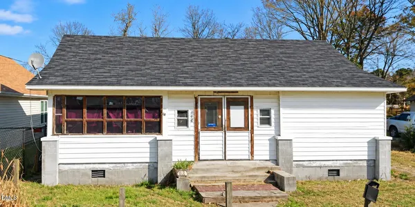 $129,900 | 407 East Waddell Street, Selma, NC 27576