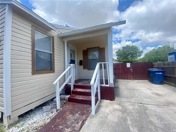 $1,200 | 233 Eastgate Drive, Corpus Christi, TX 78408