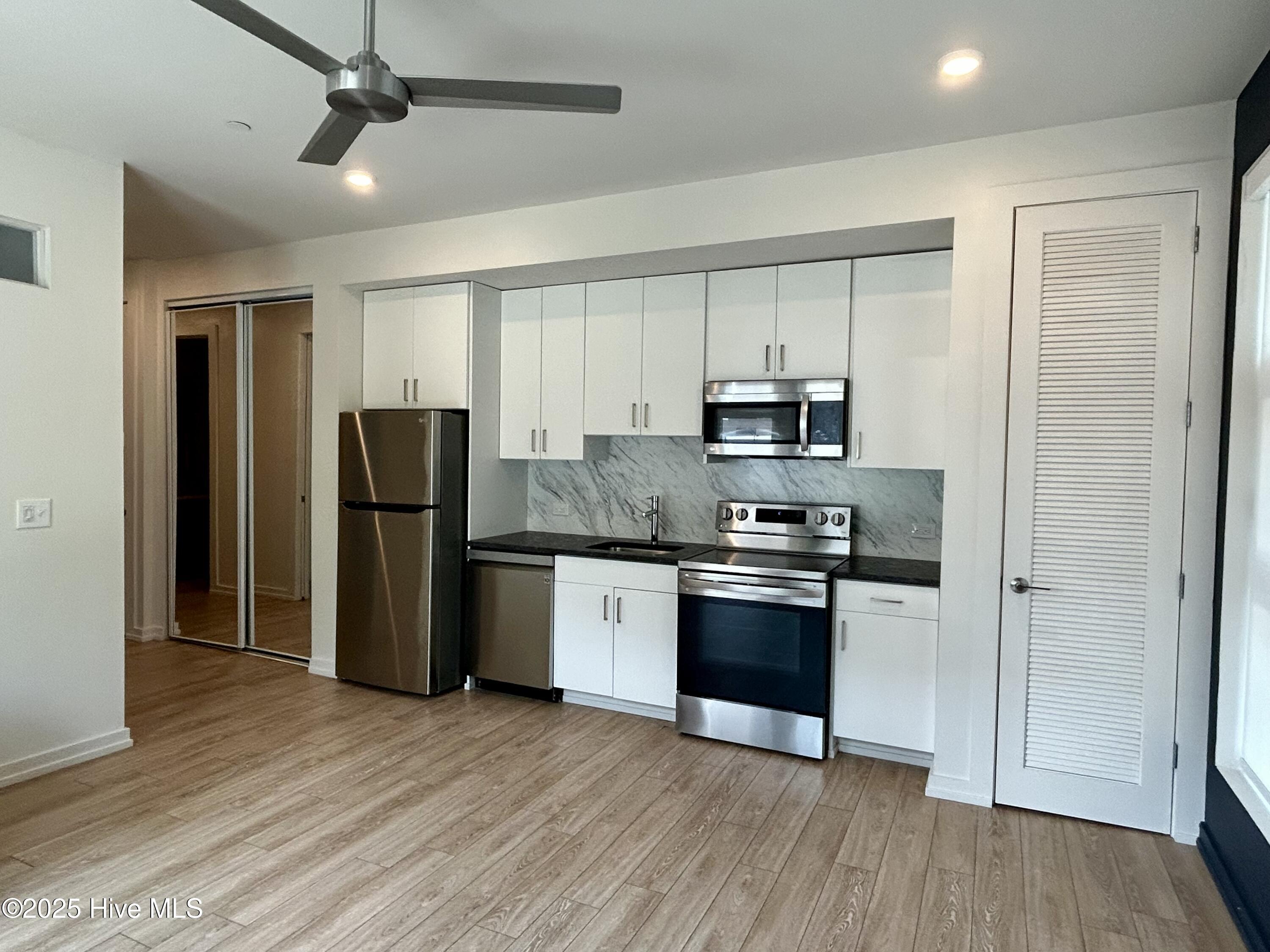 724 South 5th Avenue, Unit MINI 114 Wilmington, NC 28401 - Photo 12 of 16 Kitchen