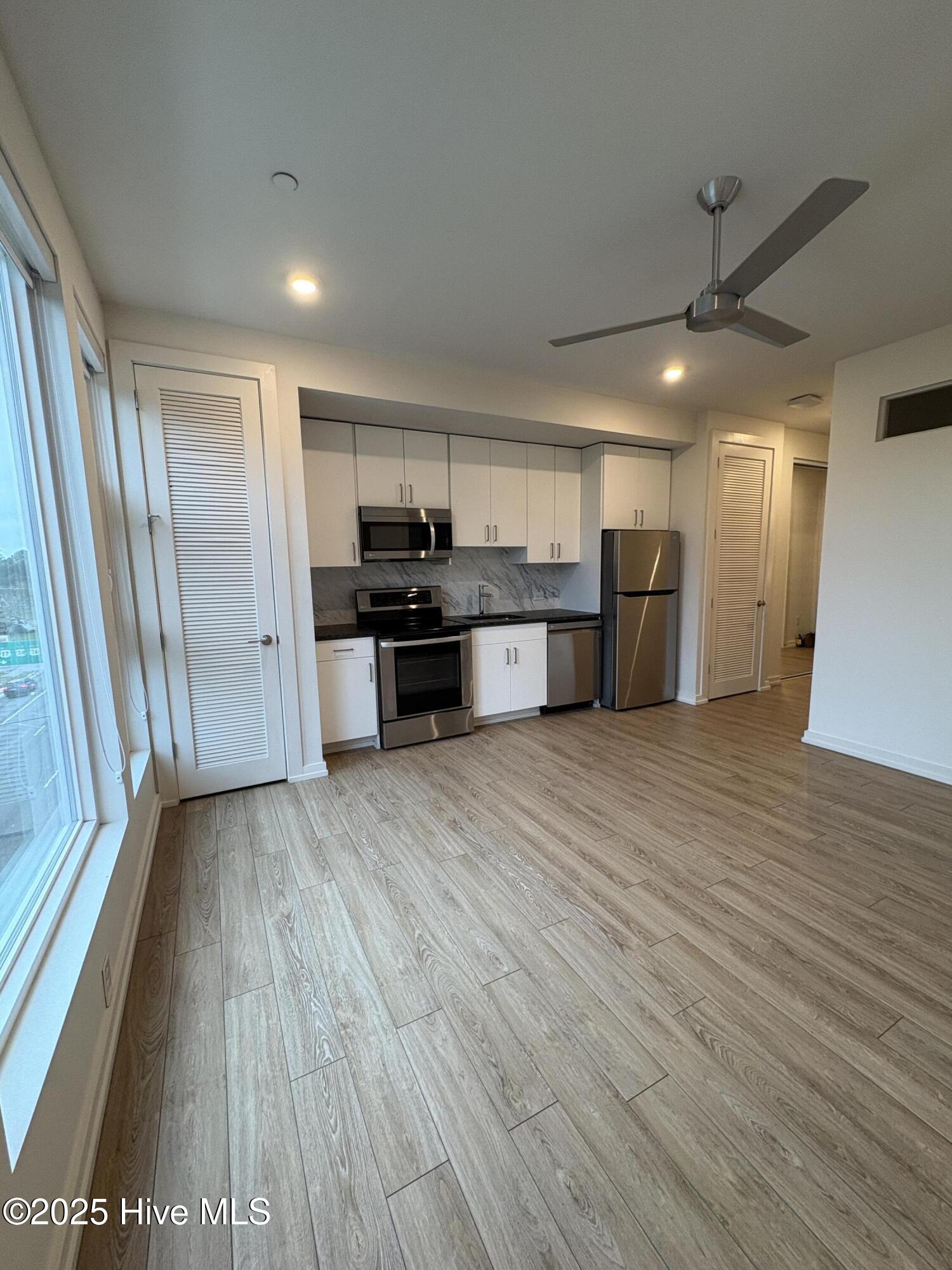 724 South 5th Avenue, Unit MINI 114 Wilmington, NC 28401 - Photo 3 of 16 Kitchen
