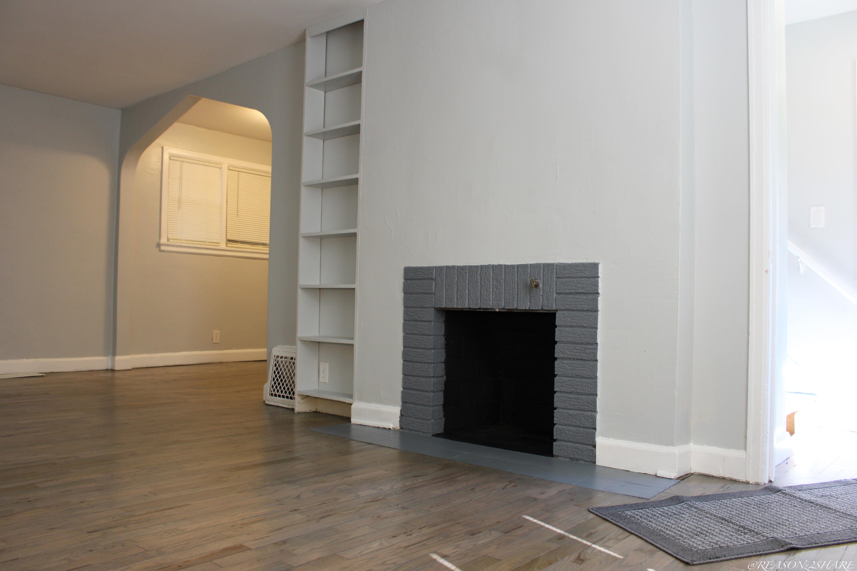 233 Hampton Road Benton Harbor, MI 49022 - Photo 3 of 14 IMG_8905