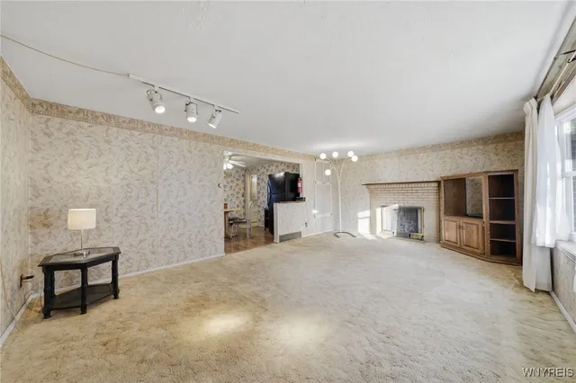 $209,900 | 238 Desmond Drive, Tonawanda, NY 14150