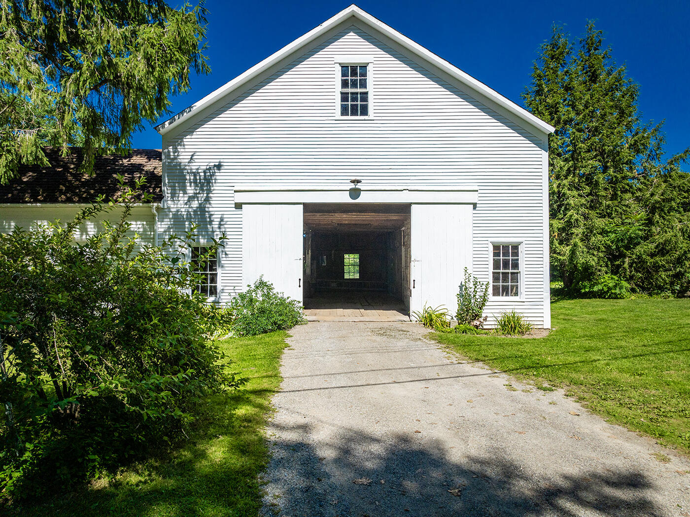 466 Main Street Warren, ME 04864 - Photo 40 of 66 barn exterior
