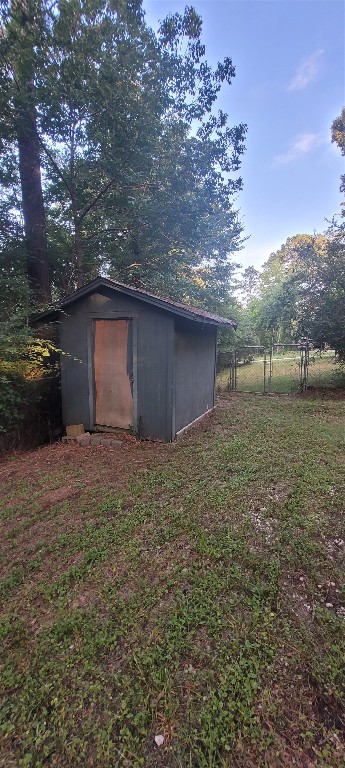 20 Connor Lane Huntsville, TX 77320 - Photo 37 of 41 a backyard of a house with lots of green space