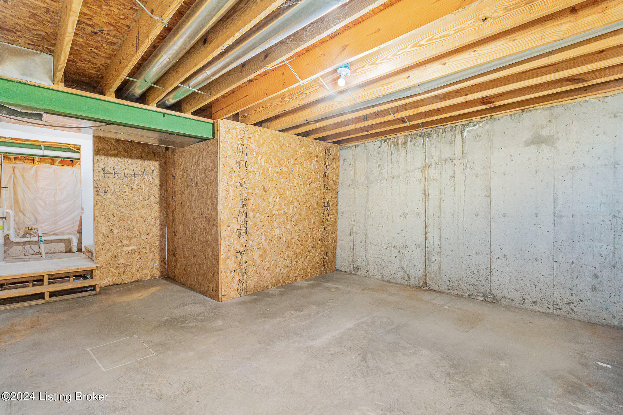 10105 Rod N Reel Road Louisville, KY 40229 - Photo 21 of 28 021_10105_rod_n_reel_rd_30-edit
