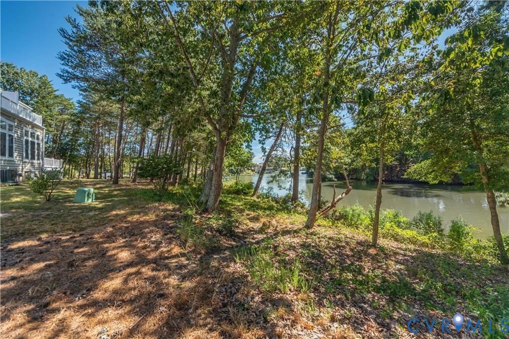 330 Chesapeake Watch Road, Unit 10B Deltaville, VA 23043 - Photo 23 of 48 a backyard of a house with lots of green space