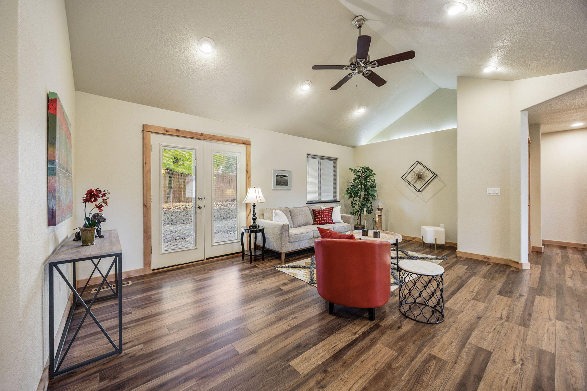 2244 Spring Street Medford, OR 97504 - Photo 14 of 43 14-Living Room