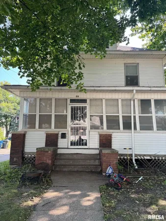 $90,000 | 211 Cedar Street, Davenport, IA 52802