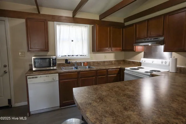 $1,200 | 125 Village Circle, Jacksonville, NC 28546