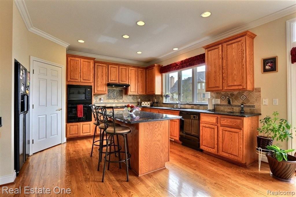 3621 Heron Ridge Drive Rochester, MI 48309 - Photo 12 of 25 19.jpg