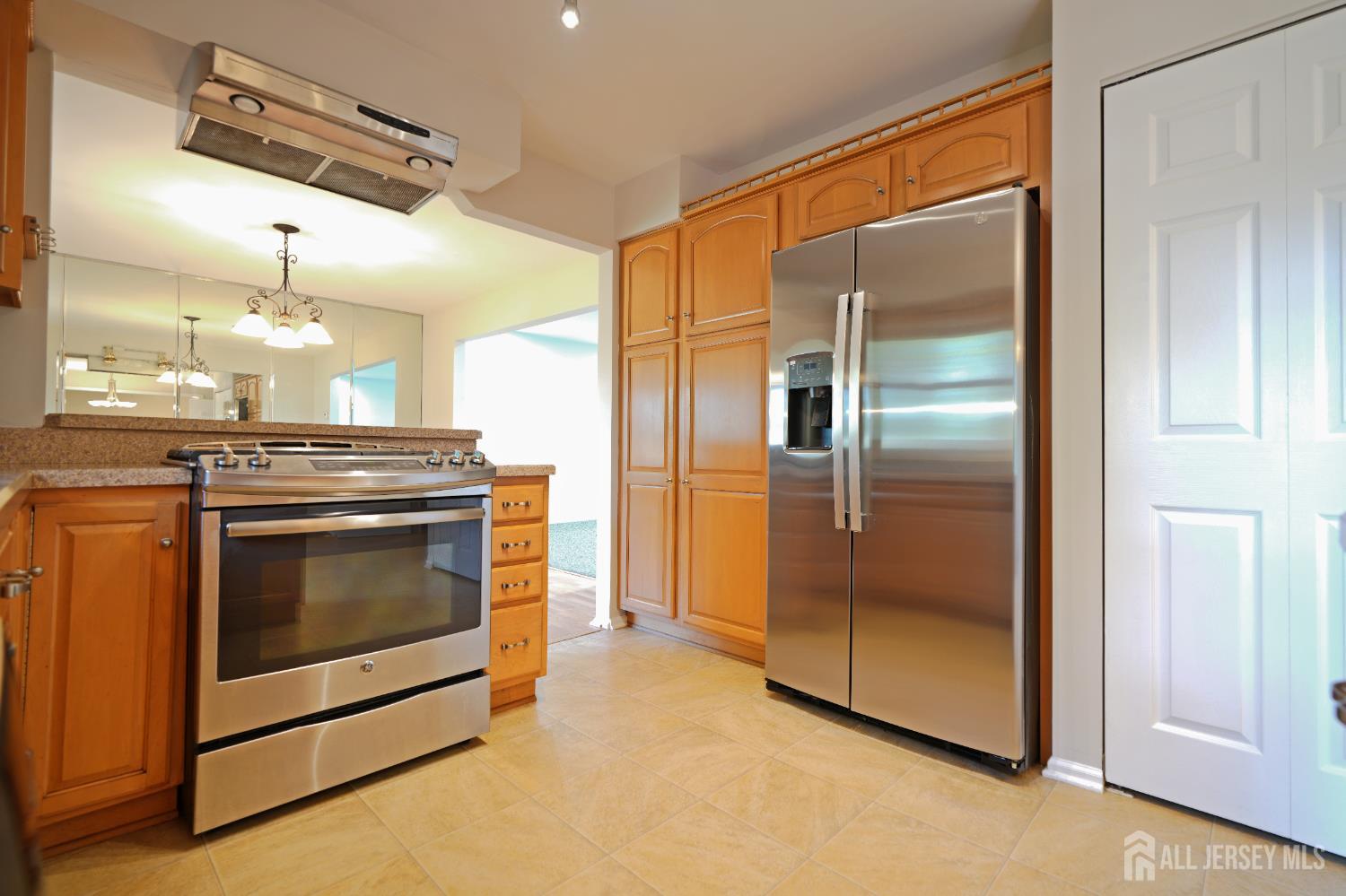 19 Wetherhill Way Dayton, NJ 08810 - Photo 11 of 45