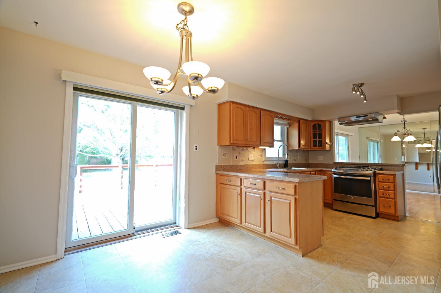 19 Wetherhill Way Dayton, NJ 08810 - Photo 12 of 45