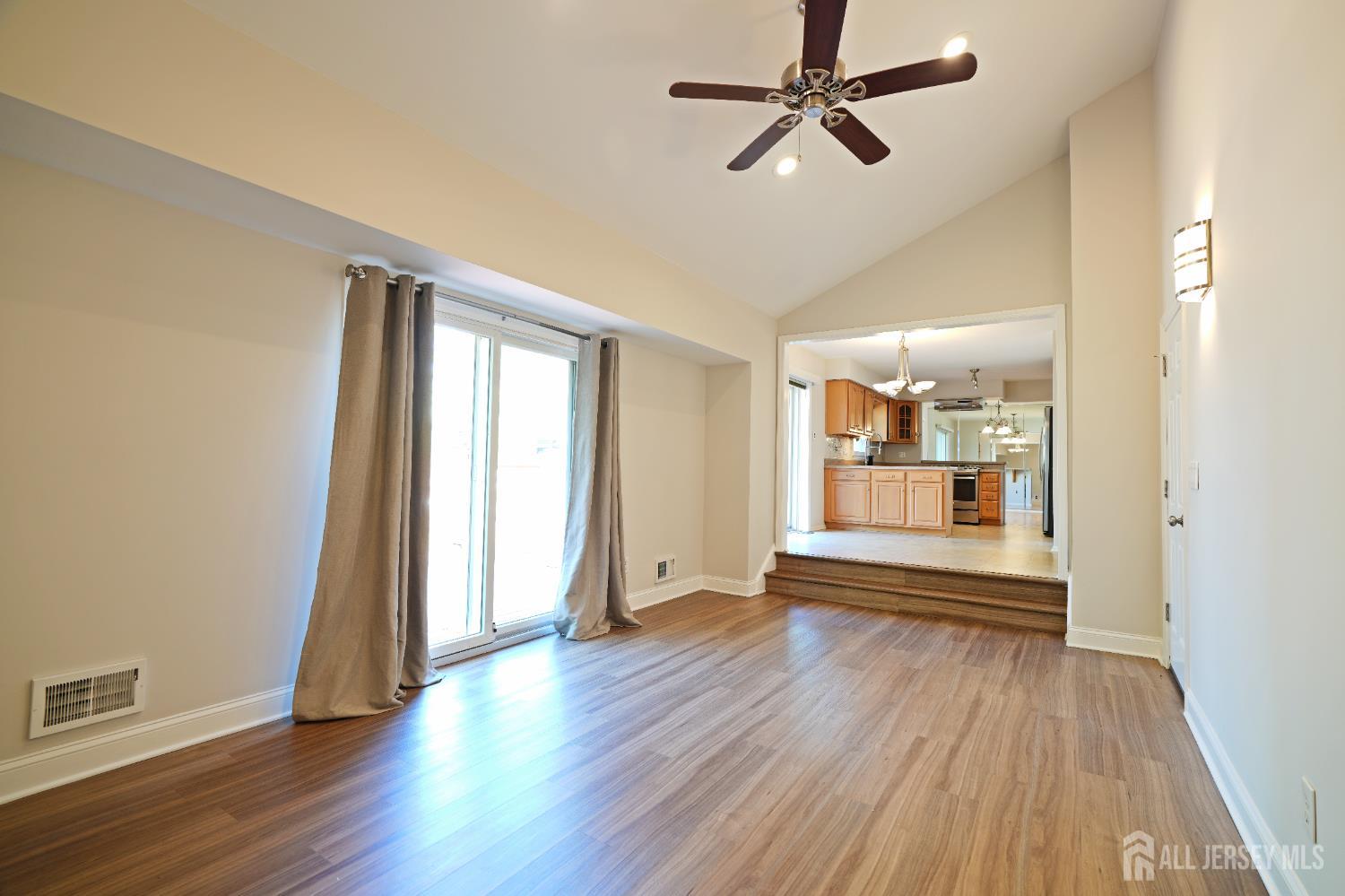 19 Wetherhill Way Dayton, NJ 08810 - Photo 15 of 45