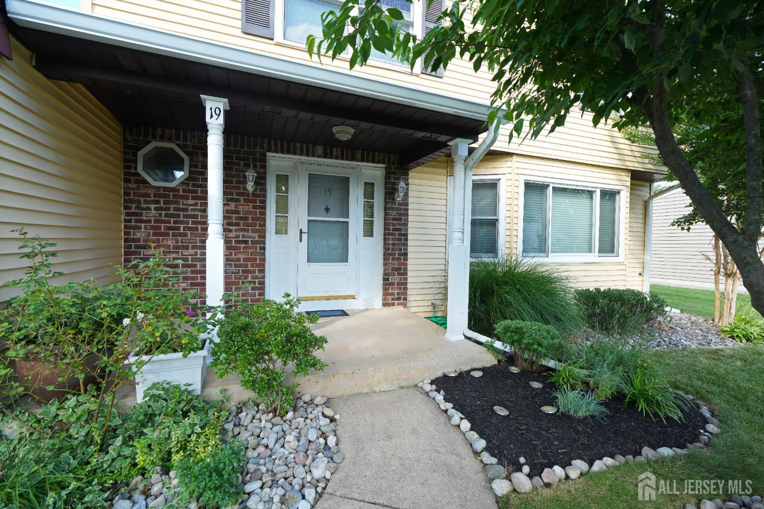 19 Wetherhill Way Dayton, NJ 08810 - Photo 3 of 45