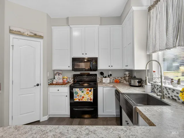 $369,000 | 116 South Riverside Drive, Horseshoe Bend, ID 83629