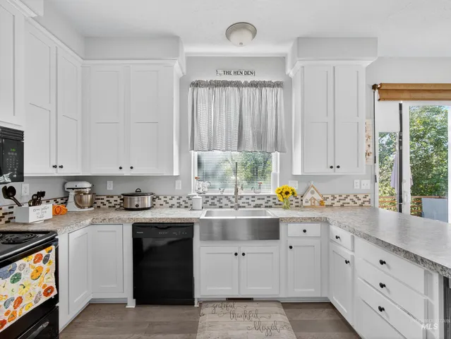 $369,000 | 116 South Riverside Drive, Horseshoe Bend, ID 83629