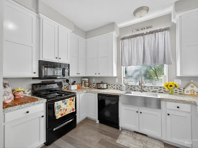 $369,000 | 116 South Riverside Drive, Horseshoe Bend, ID 83629