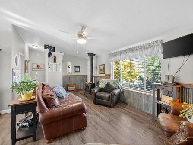 $369,000 | 116 South Riverside Drive, Horseshoe Bend, ID 83629