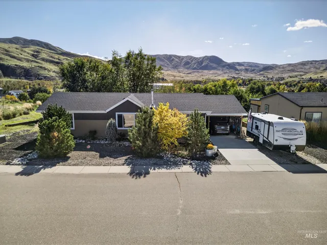 $369,000 | 116 South Riverside Drive, Horseshoe Bend, ID 83629