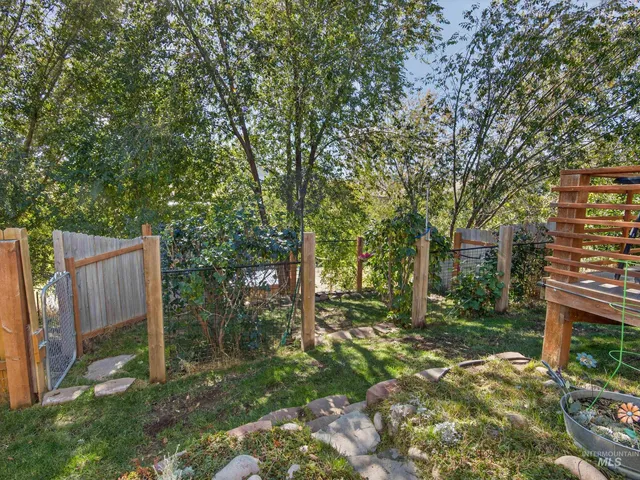 $369,000 | 116 South Riverside Drive, Horseshoe Bend, ID 83629