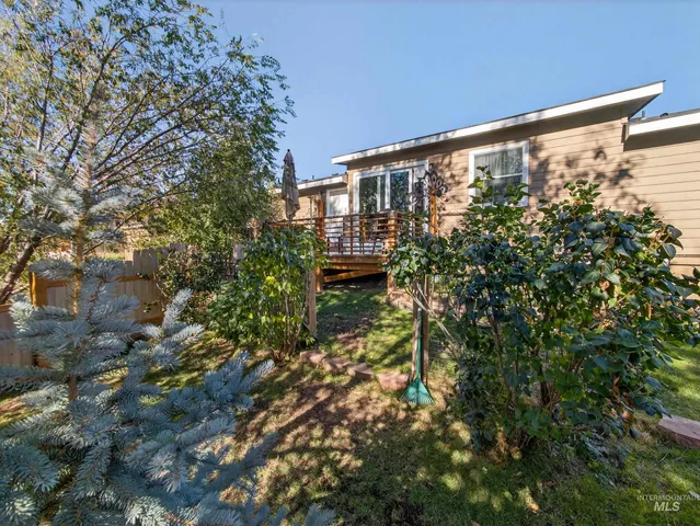 $369,000 | 116 South Riverside Drive, Horseshoe Bend, ID 83629