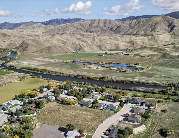 $369,000 | 116 South Riverside Drive, Horseshoe Bend, ID 83629