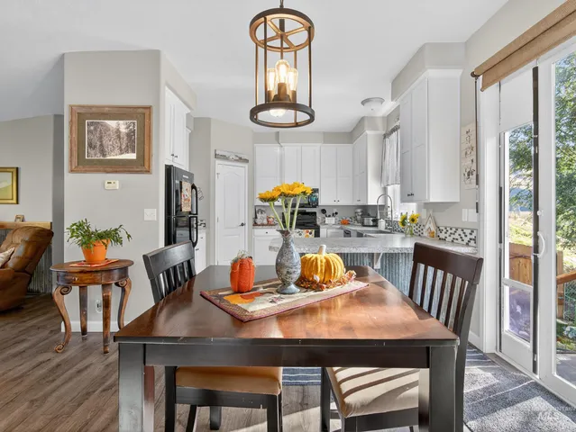 $369,000 | 116 South Riverside Drive, Horseshoe Bend, ID 83629