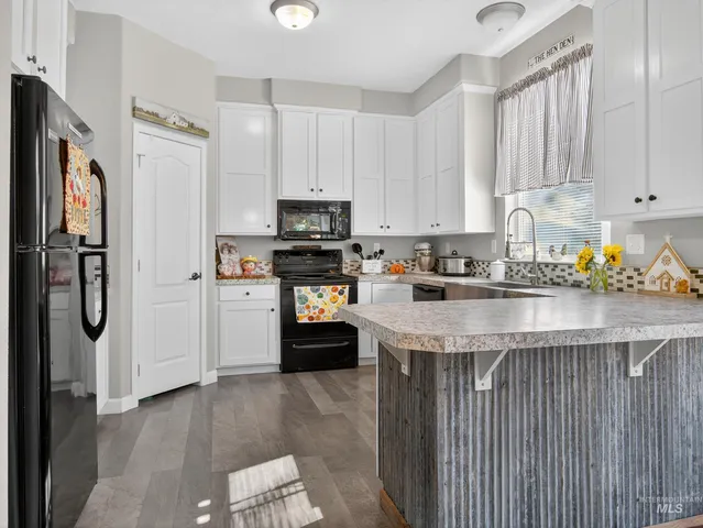 $369,000 | 116 South Riverside Drive, Horseshoe Bend, ID 83629