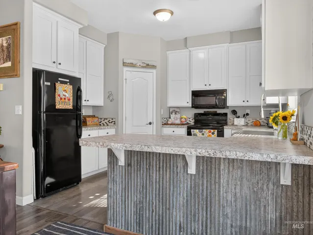 $369,000 | 116 South Riverside Drive, Horseshoe Bend, ID 83629