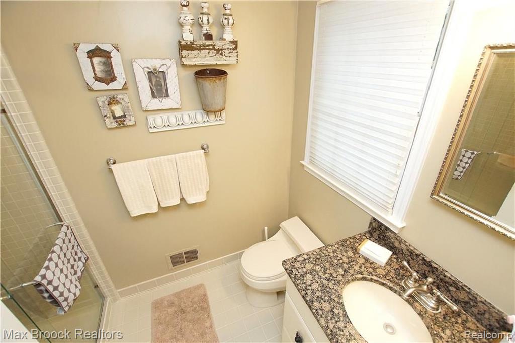35145 Old Timber Road Farmington Hills, MI 48331 - Photo 34 of 48
