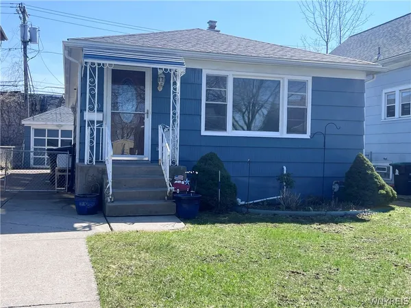 $1,900 | 480 West Hazeltine Avenue, Tonawanda, NY 14217
