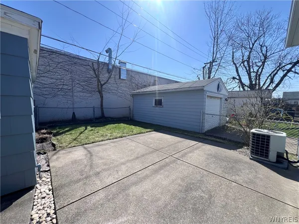 $1,900 | 480 West Hazeltine Avenue, Tonawanda, NY 14217