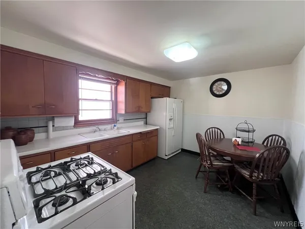 $1,900 | 480 West Hazeltine Avenue, Tonawanda, NY 14217